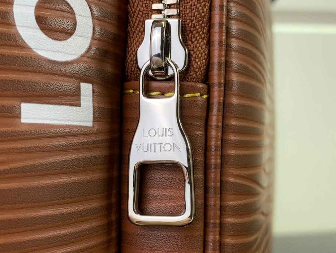 ＬＳ ＶＴＴＯＮ MONTSOURIS BACKPACK BROWN