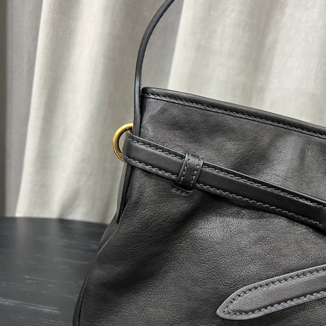 ＭＩ ＭＵ AVENTURE NAPPA LEATHER BAG