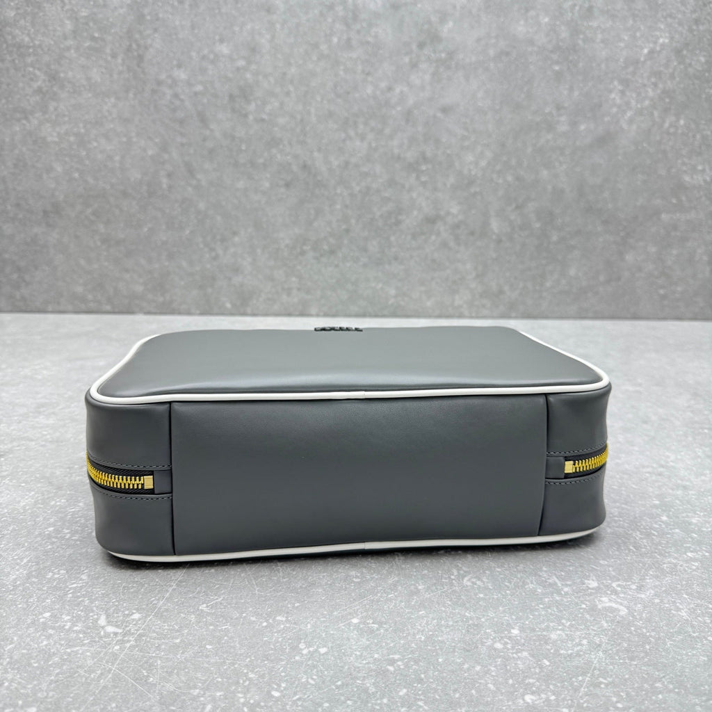 ＭＩ ＭＵ MATELASSÉ NAPPA LEATHER BAG GREY