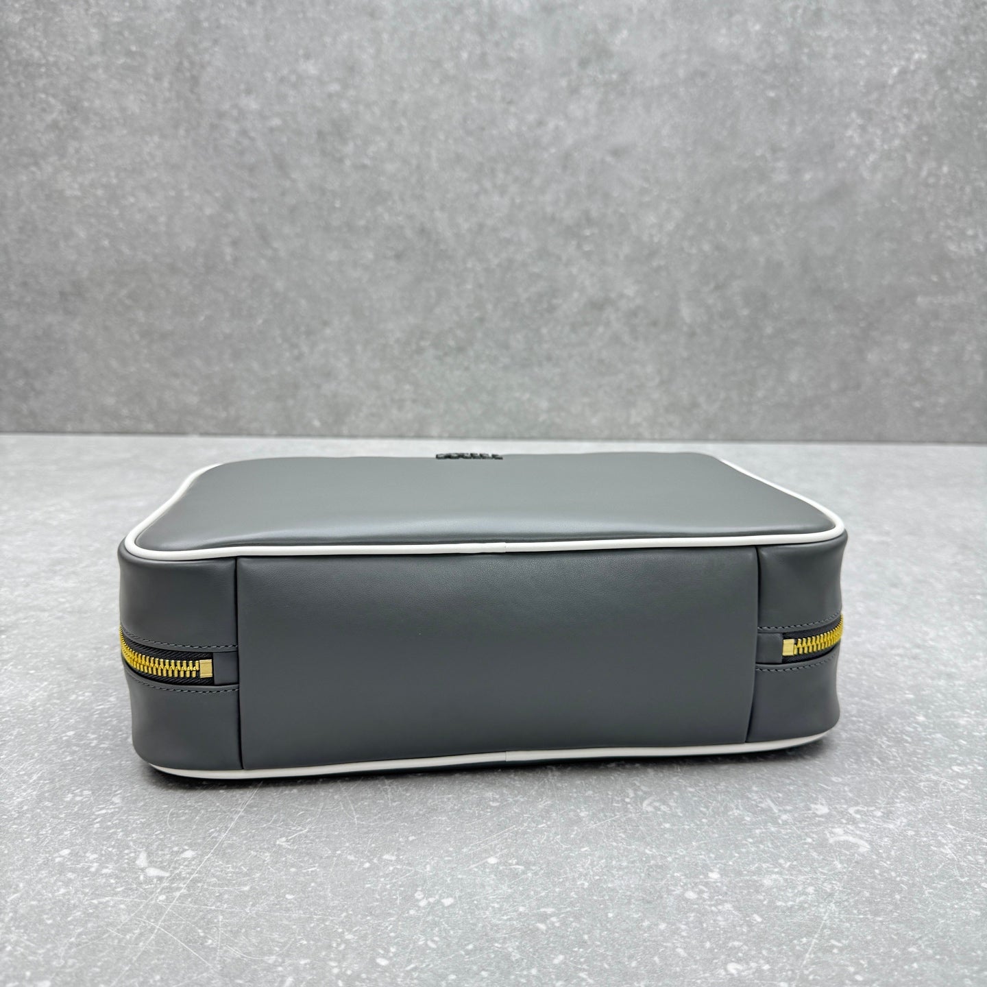 ＭＩ ＭＵ MATELASSÉ NAPPA LEATHER BAG GREY