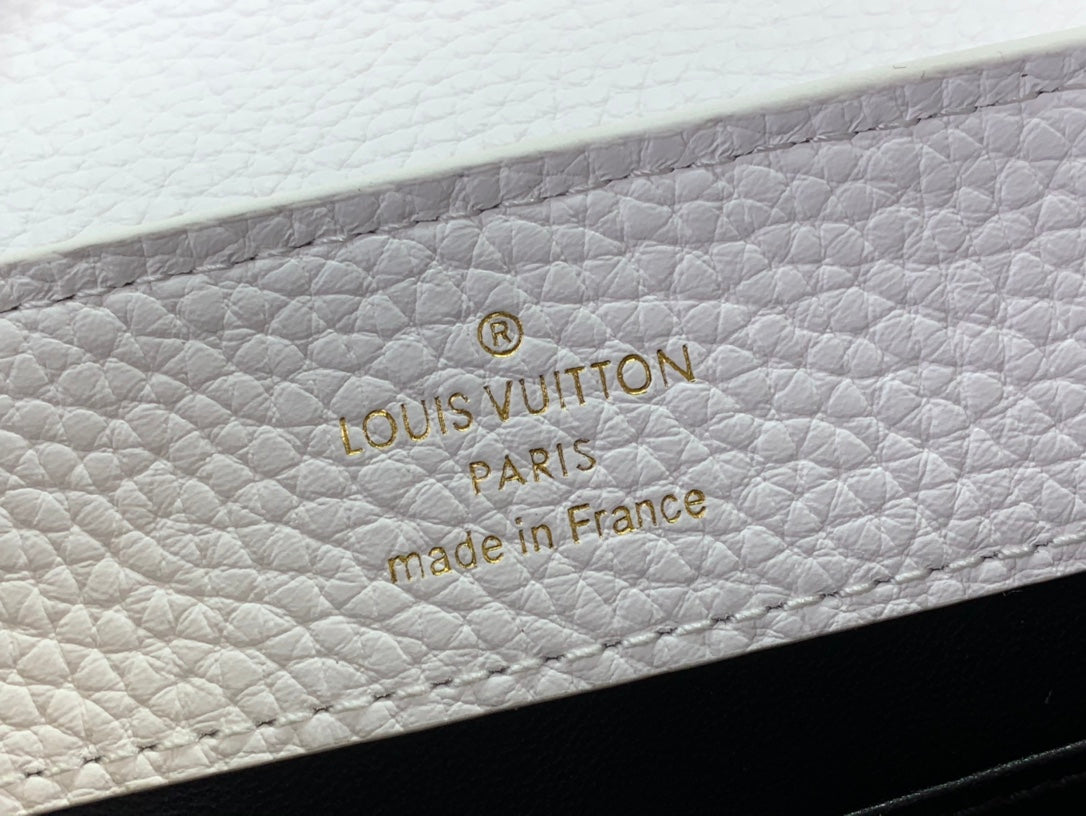 ＬＳ ＶＴＴＯＮ CAPUCINES BB BAG BLACK/WHITE