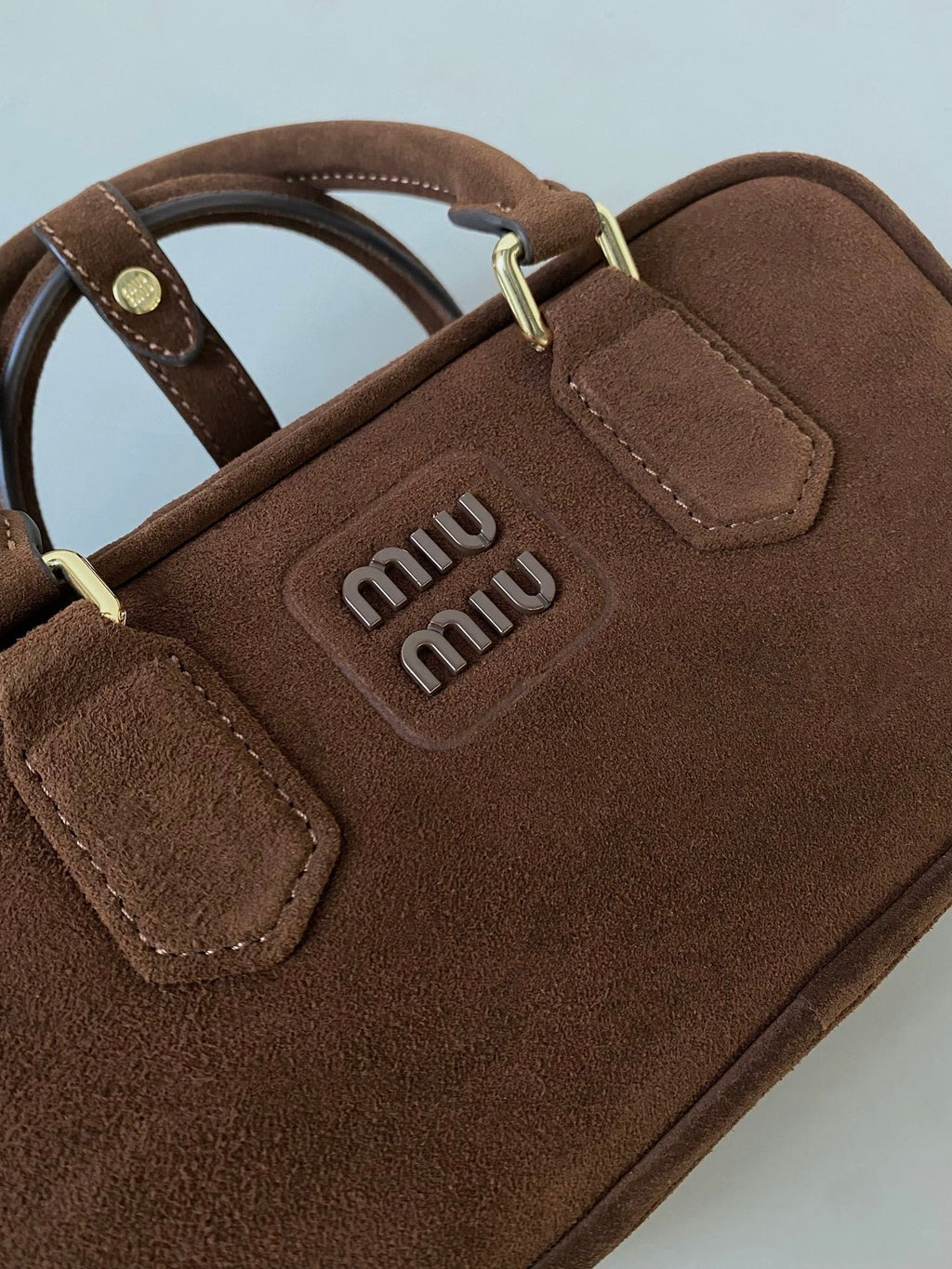 ＭＩ ＭＵ ARCADIE PADDED SUEDE TOP-HANDLE BAG COCOA BROWN