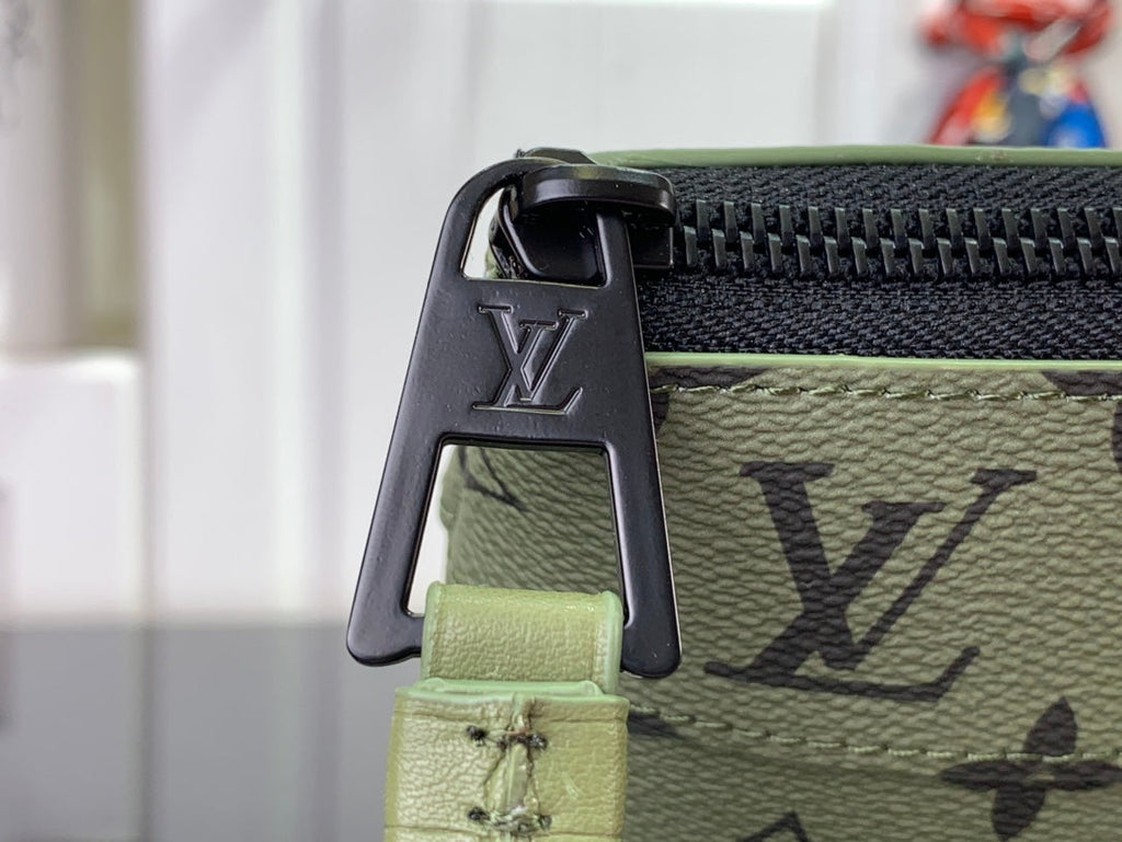 ＬＳ ＶＴＴＯＮ TOILETRY POUCH