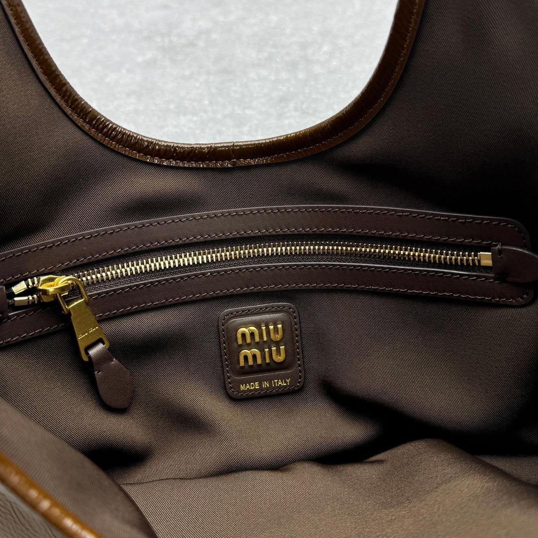 ＭＩ ＭＵ IVY NAPLAK PATENT LEATHER BAG PALISANDER