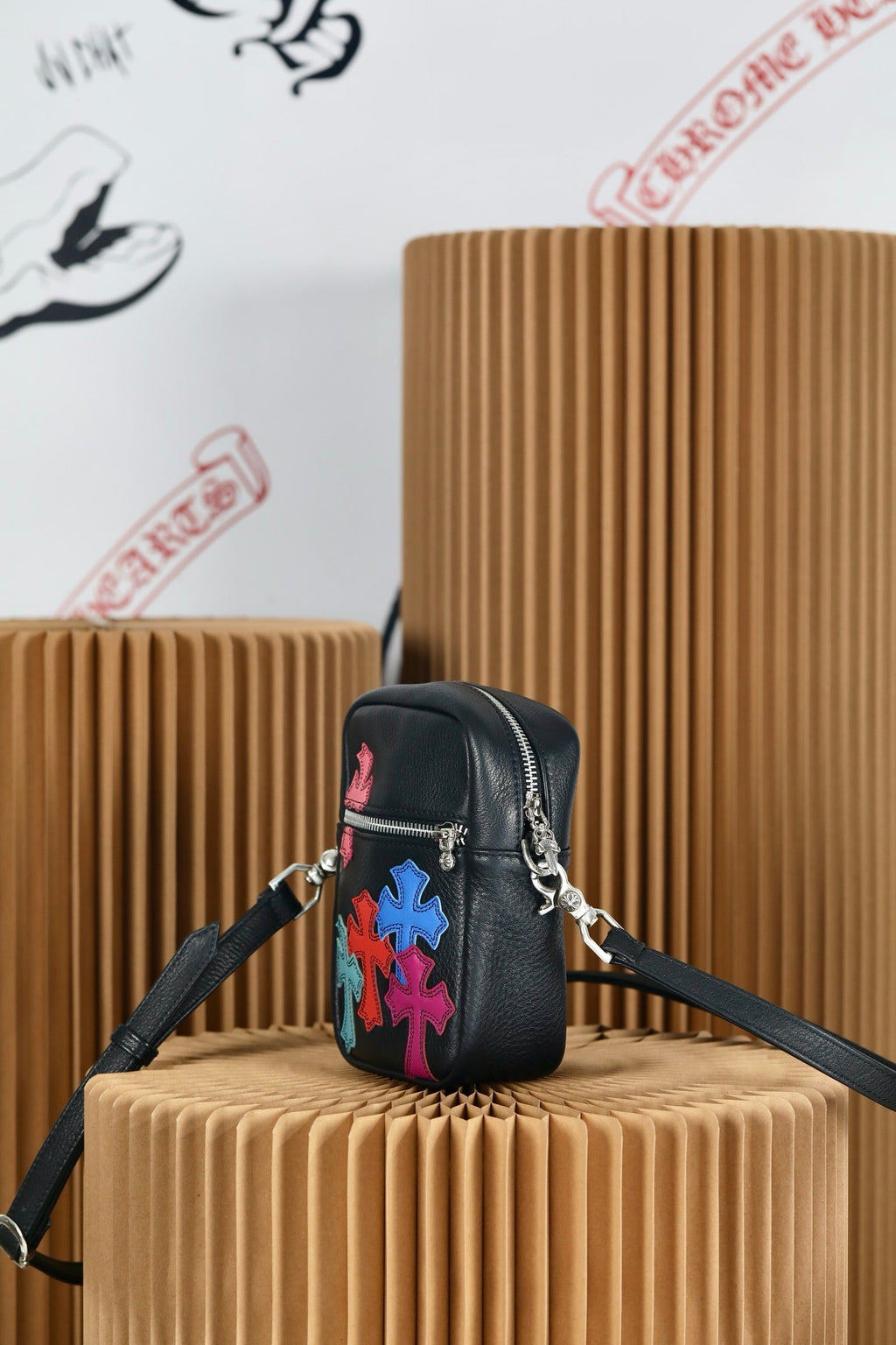 ＣＨＲＭ ＨＲＴＳ MULTICOLOR CROSS PATCH TAKA MINI BAG BLACK
