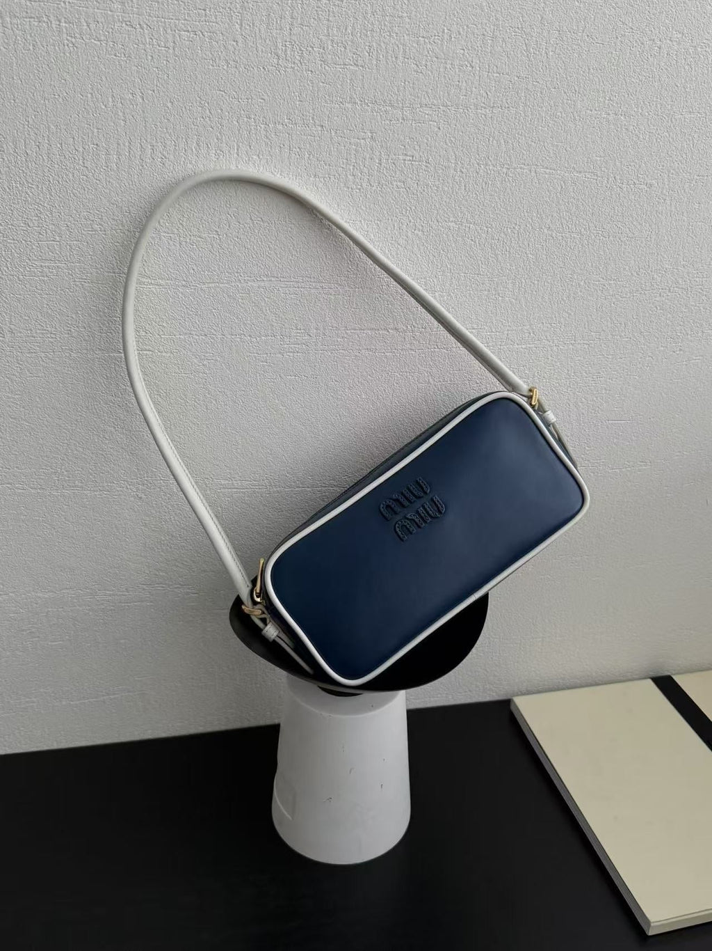 ＭＩ ＭＵ WANDER MATELASSÉ LEATHER TOTE BAG NAVY BLUE
