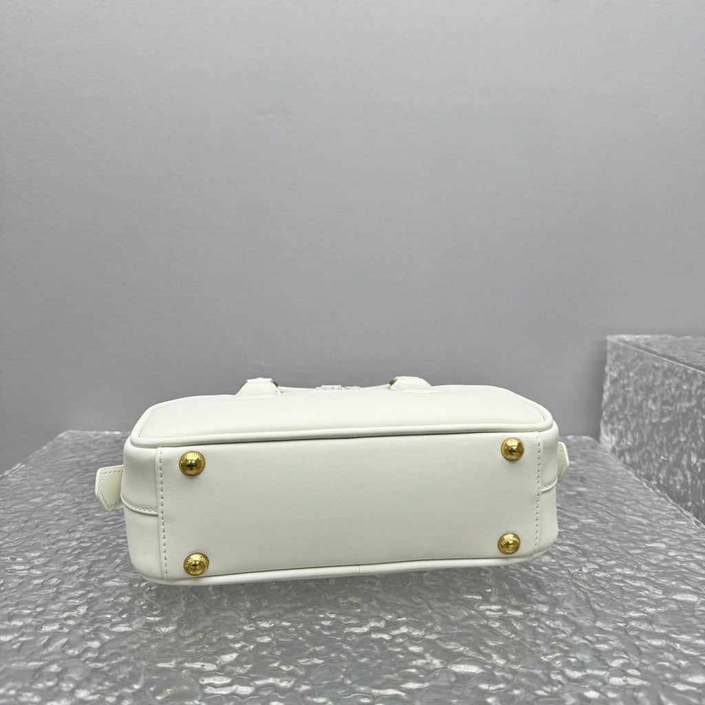 ＭＩ ＭＵ ARCADIE LEATHER BAG CHALK WHITE