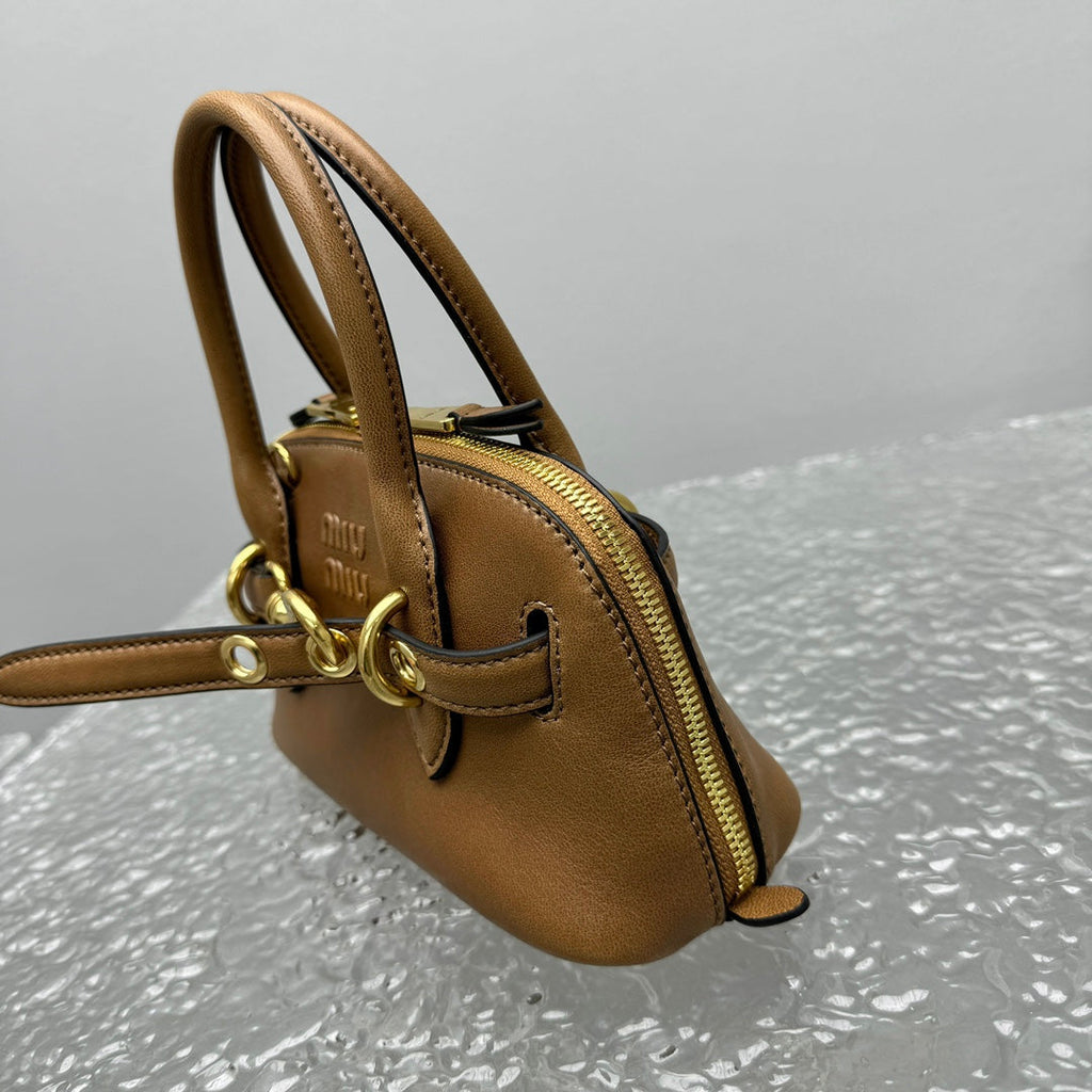 ＭＩ ＭＵ AVENTURE MINI NAPPA LEATHER BAG OAK