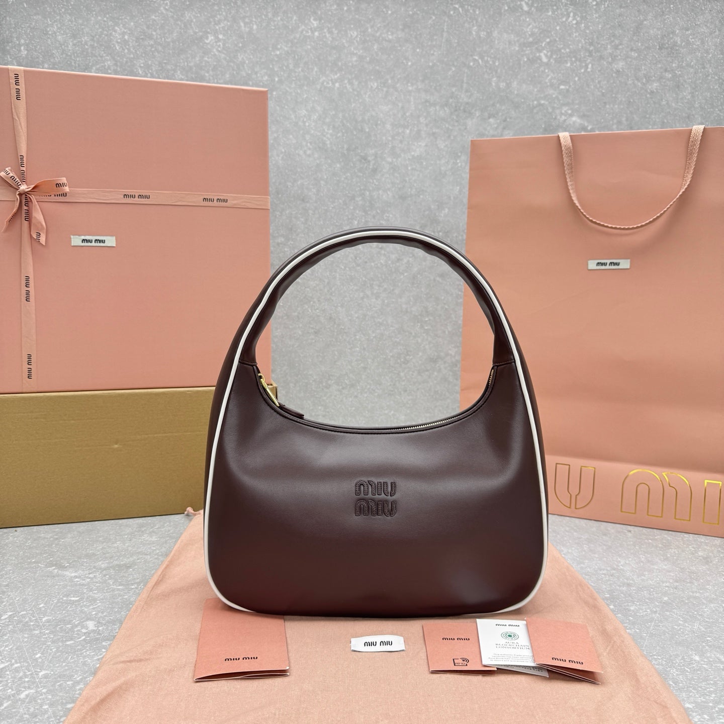 ＭＩ ＭＵ MATELASSÉ LEATHER TOTE BAG