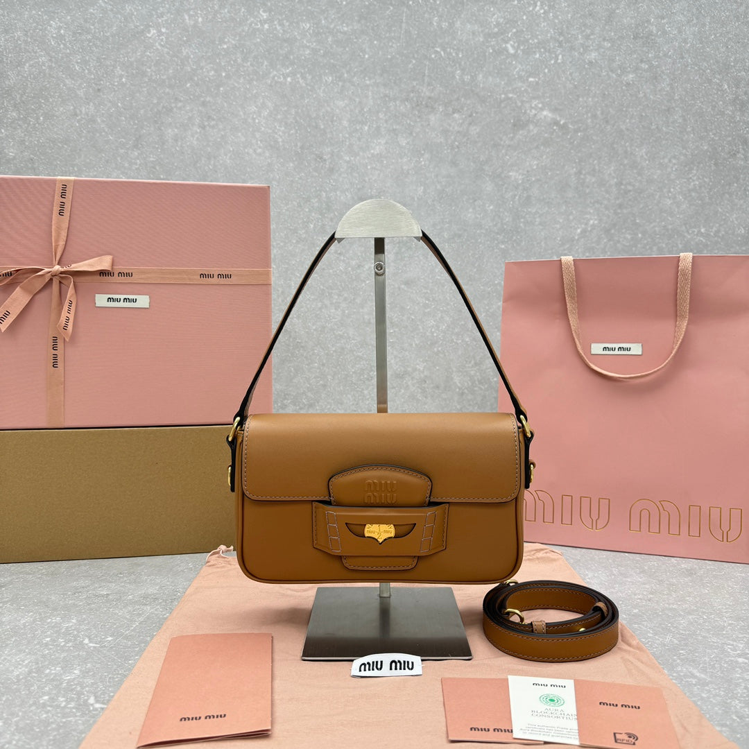 ＭＩ ＭＵ PENNY NAPPA LEATHER SHOULDER BAG COGNAC
