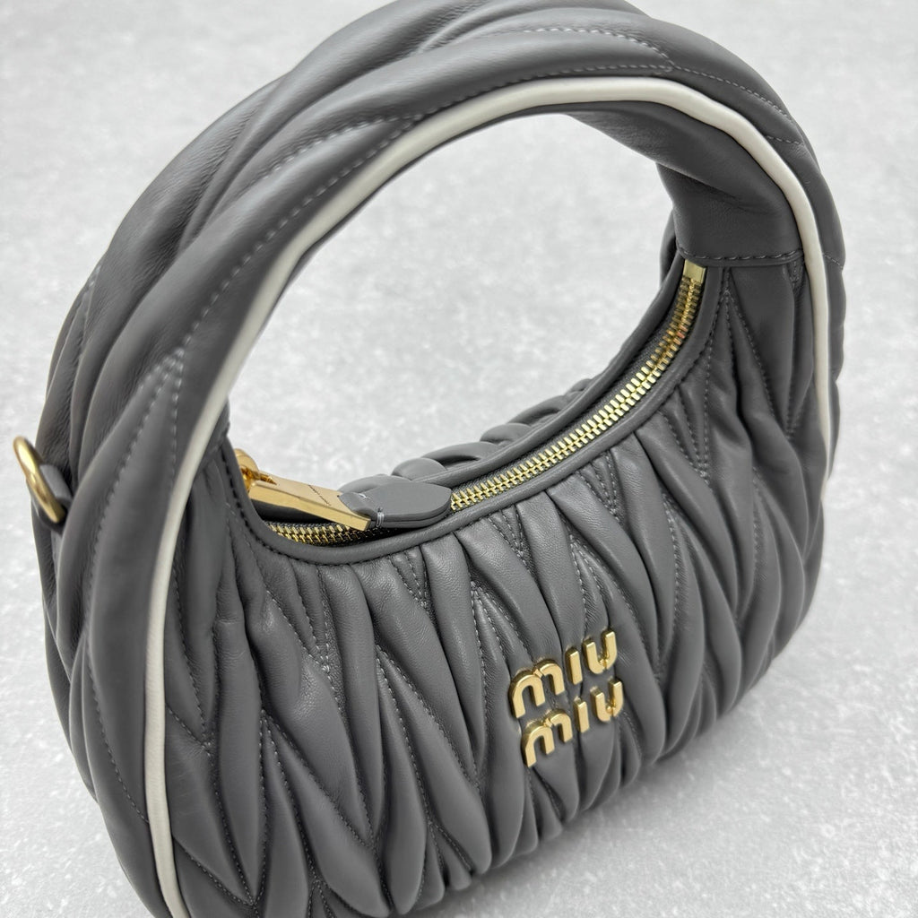 ＭＩ ＭＵ MATELASSÉ NAPPA LEATHER TOP HANDLE BAG GREY