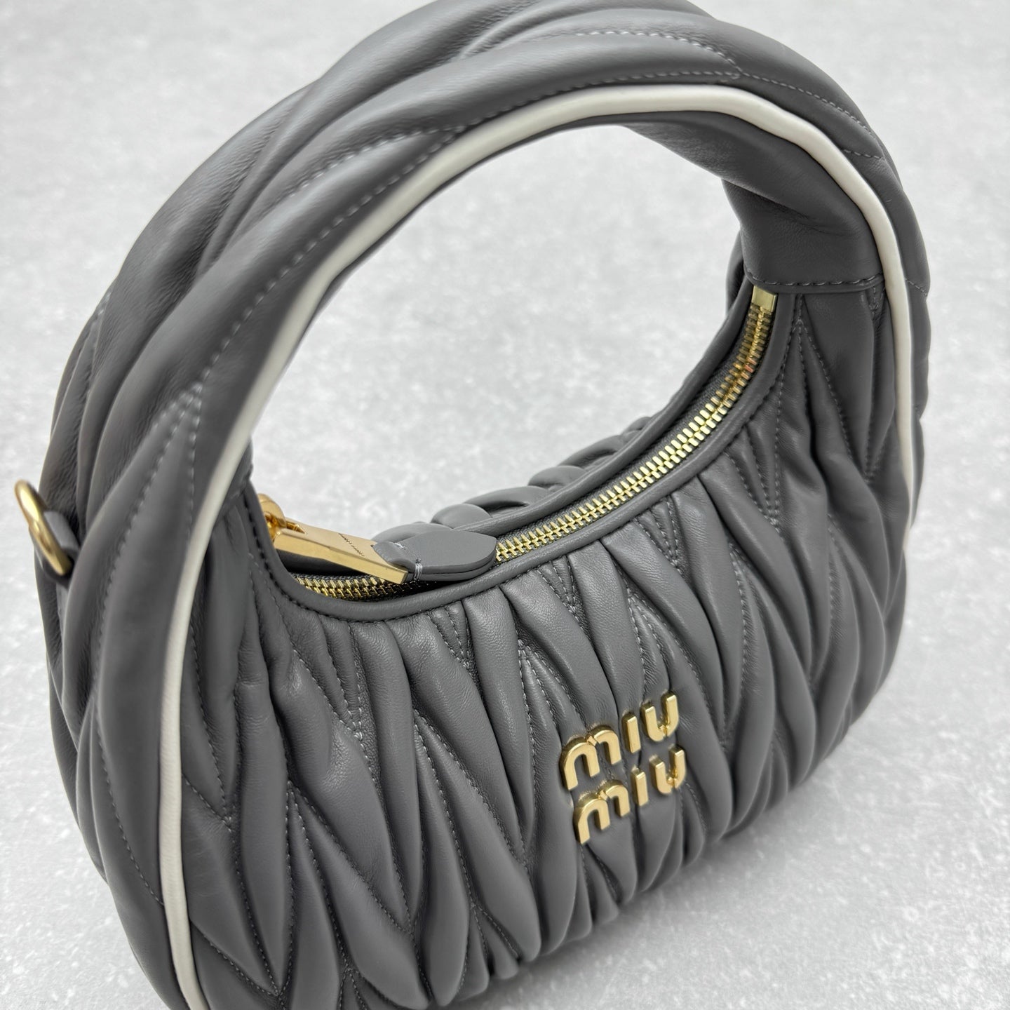 ＭＩ ＭＵ MATELASSÉ NAPPA LEATHER TOP HANDLE BAG GREY