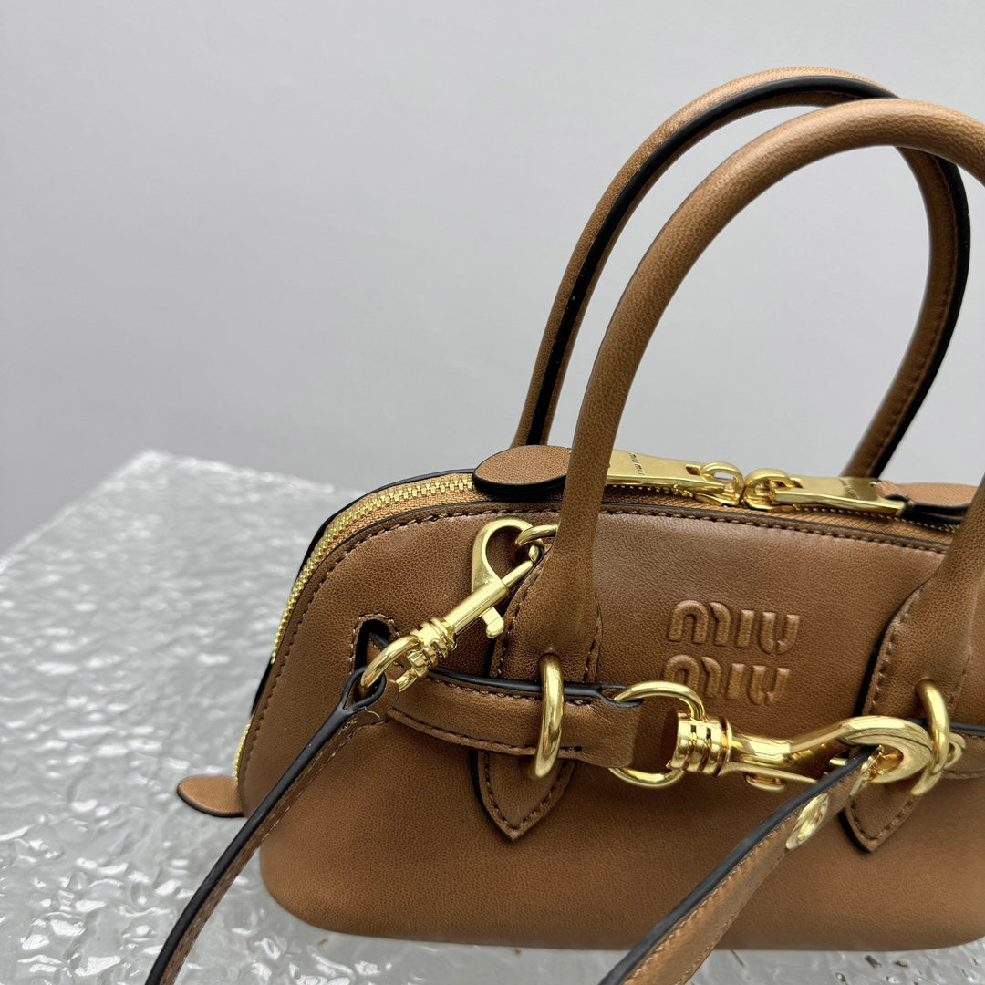 ＭＩ ＭＵ AVENTURE MINI NAPPA LEATHER BAG OAK
