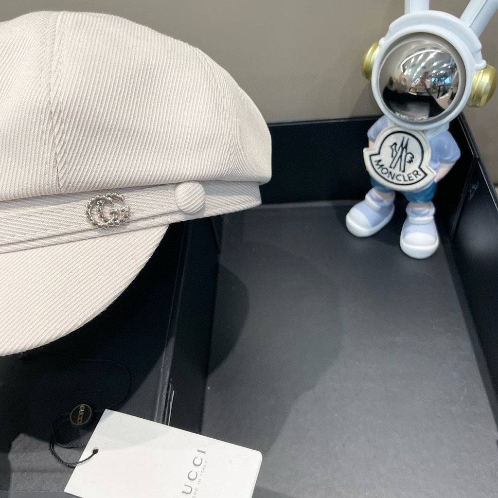 BAKER BOY CAP IN WHITE FABRIC 400797
