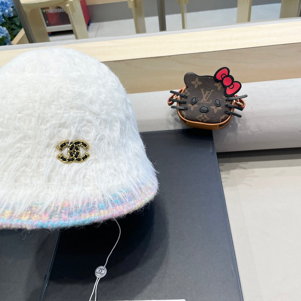 BUCKET HAT IN WHITE LAMB FUR 419468