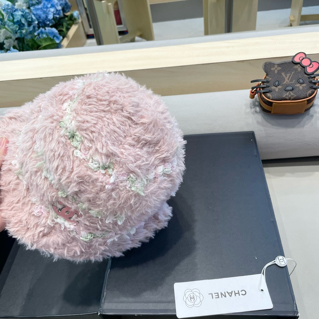 BUCKET HAT IN LIGHT PINK FLEECE 421274