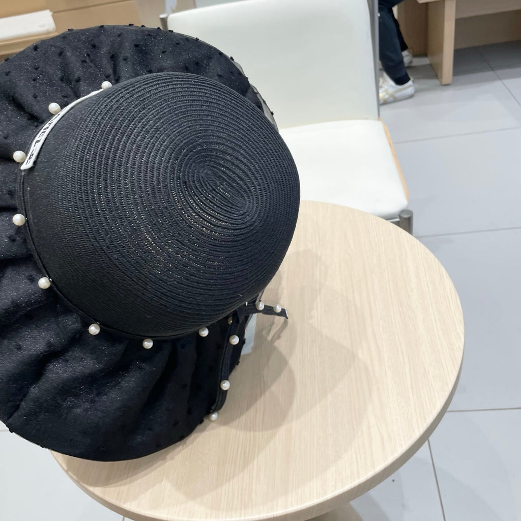 WIDE BRIM HAT IN BLACK STRAW 673034