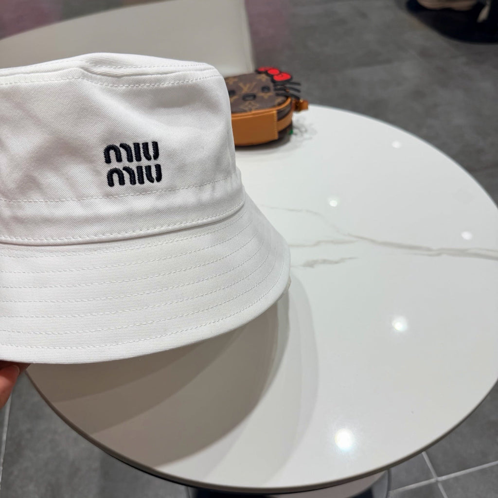 MIUMIU BUCKET HAT STYLE 84