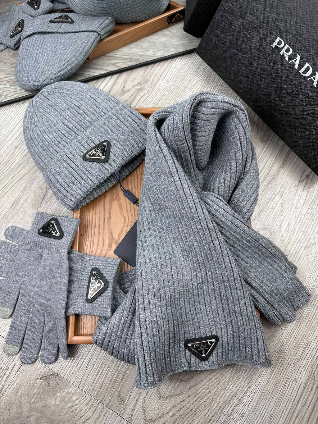 THREE-PIECES SET IN SMOKE GRAY WOOL AND ACRYLIC 406559