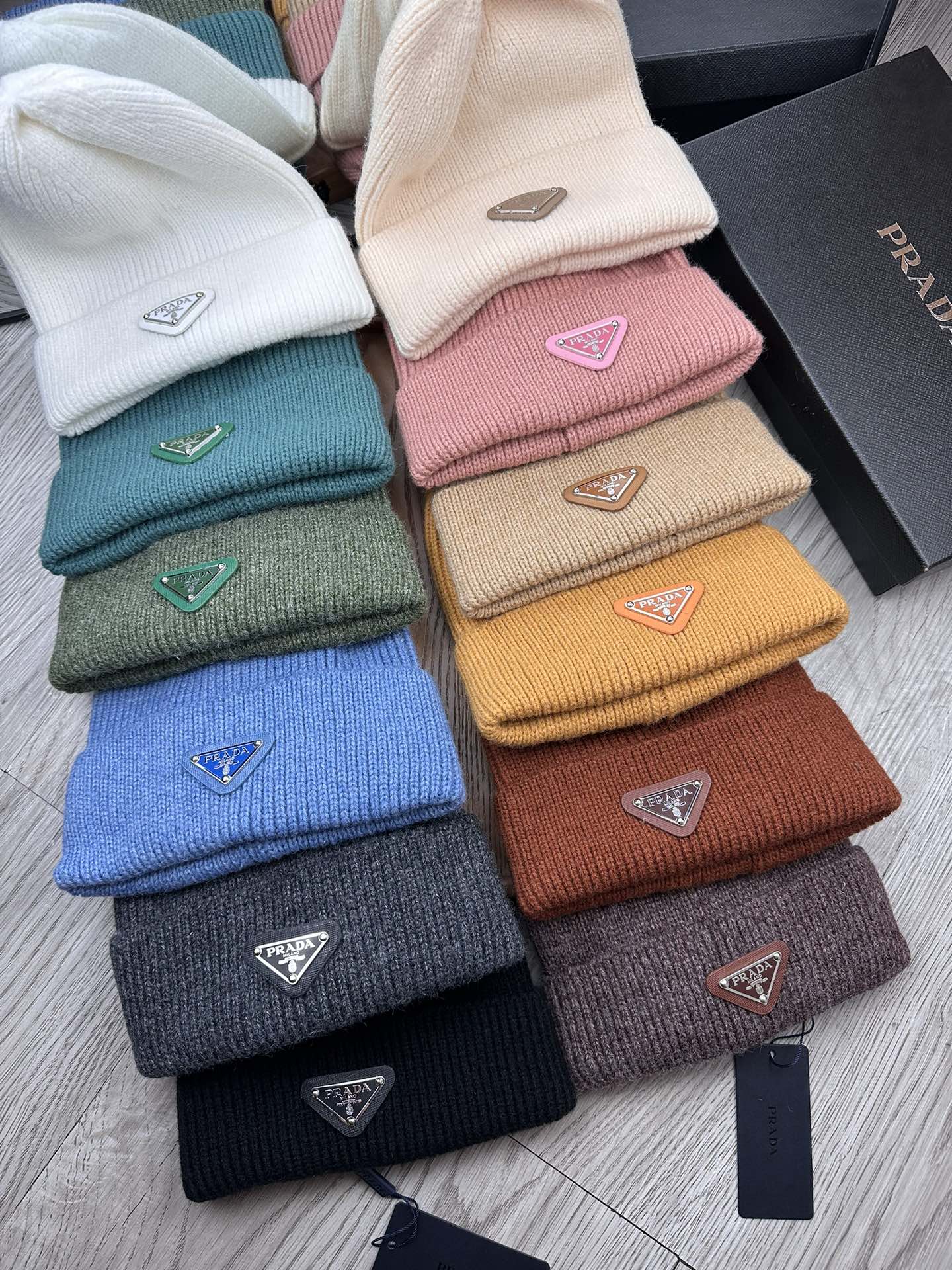 BEANIE HAT IN ROSE PINK WOOL 332401