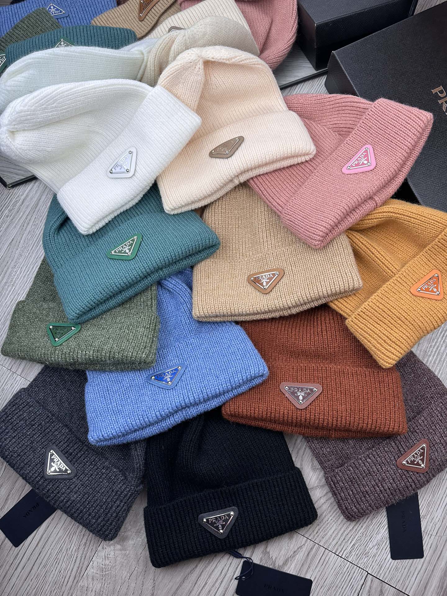BEANIE HAT IN ROSE PINK WOOL 332401