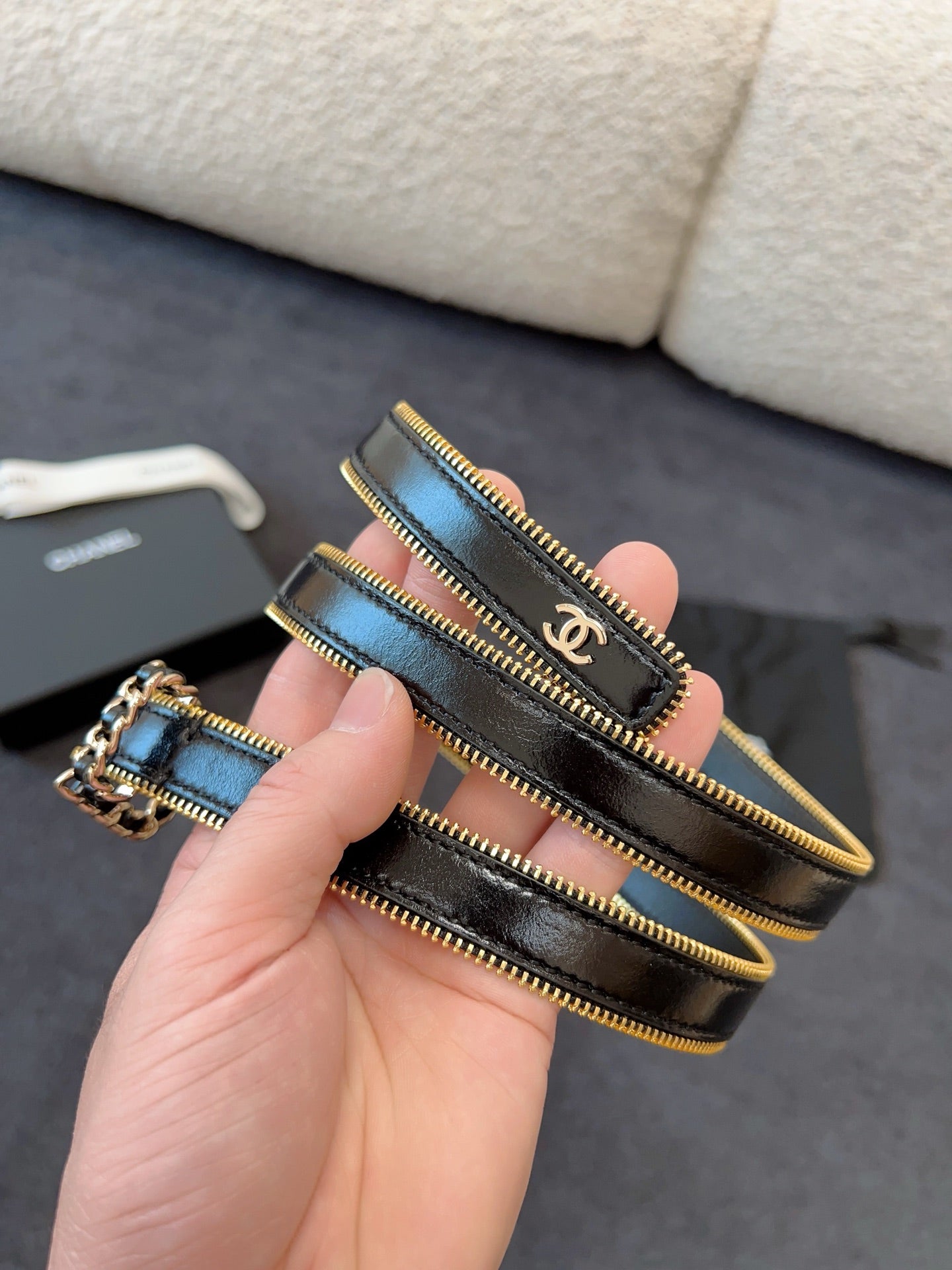 BELT 20MM IN BLACK CALFSKIN WITH INTERWOVEN CHAIN BUCKLE ZIPPER IN TRIM GOLD HARDWARE