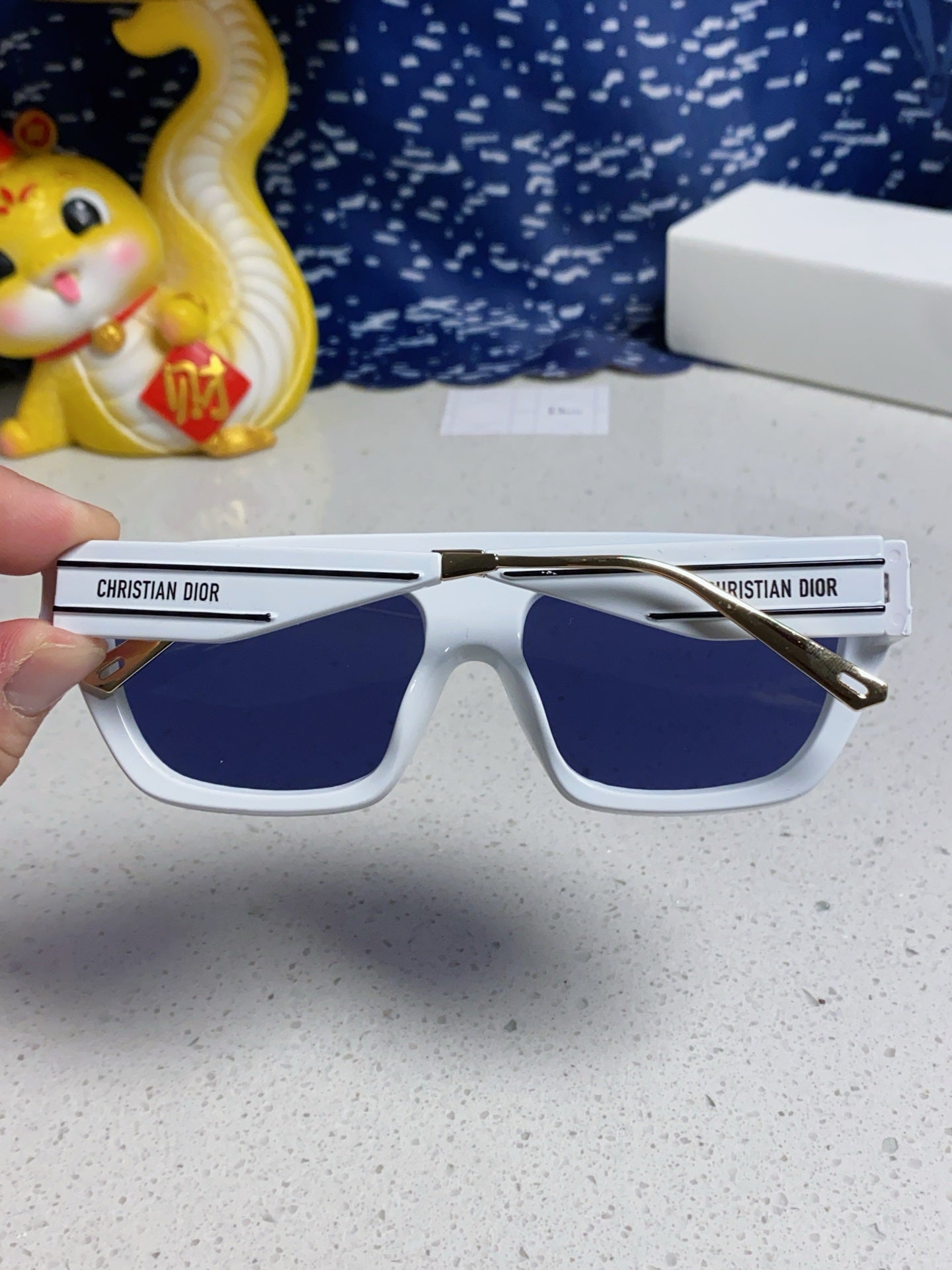 MONTAIGNE SUNGLASS CLUB M7U IN WHITE ACETATE