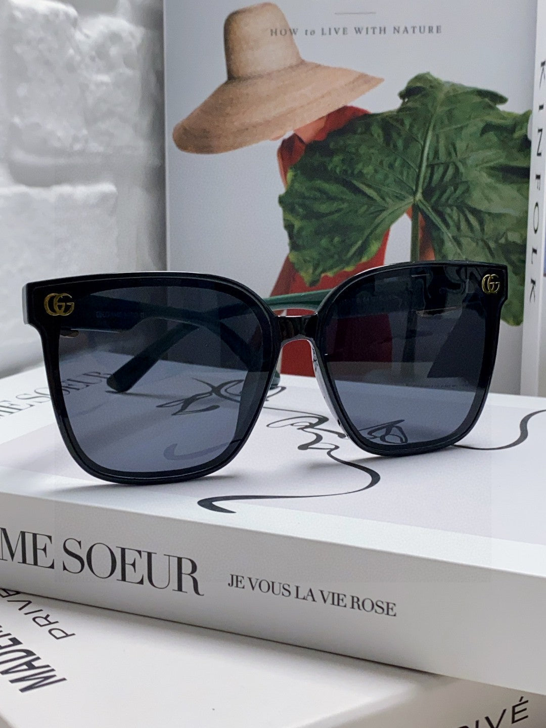 EMBOSSED LOGO BUTTERFLY FRAME SUNGLASSES 576876 IN ACETATE