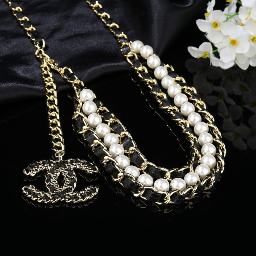 CHANEL 25S CHAIN BELT IN WHITE PEARL AND BLACK CALFSKIN 612711