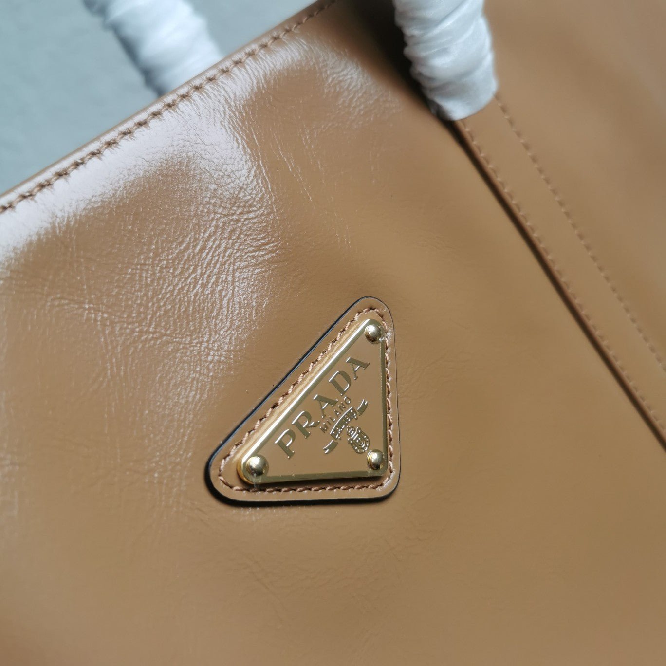 ＰＲＤＡ LARGE LEATHER TOTE BAG CAMEO