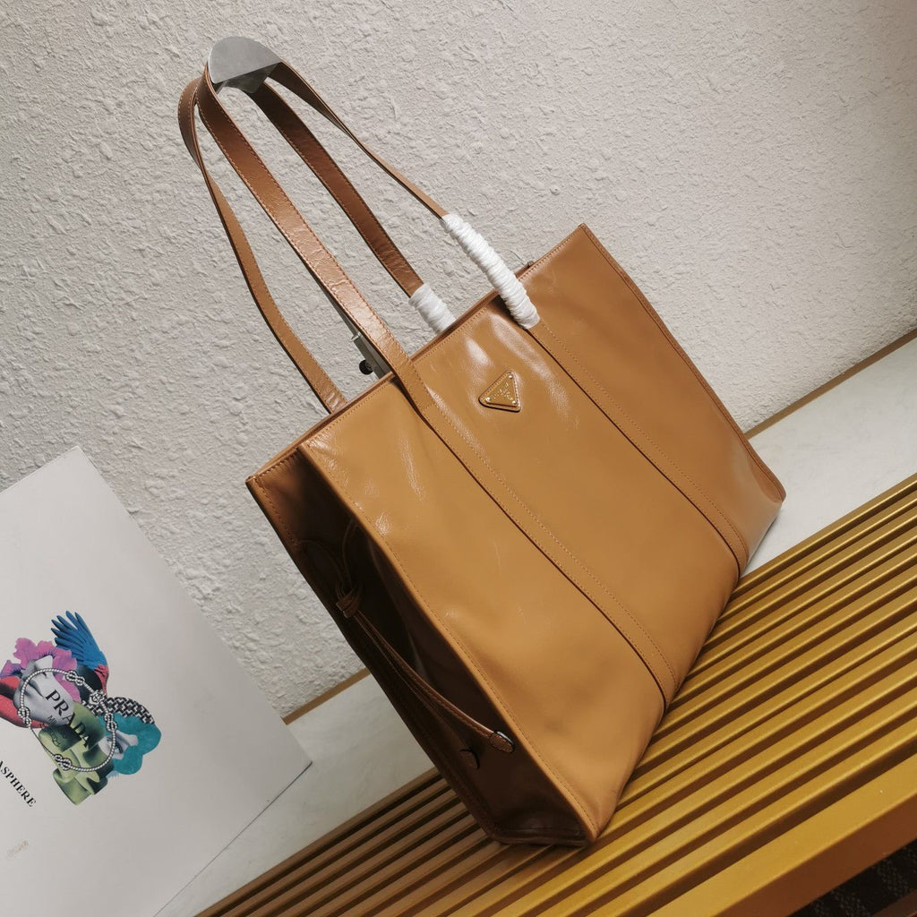 ＰＲＤＡ LARGE LEATHER TOTE BAG CAMEO