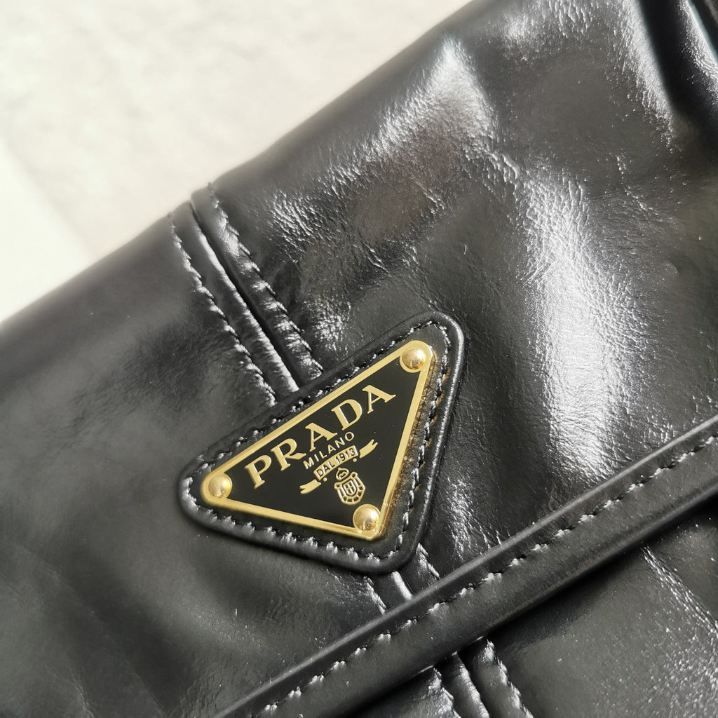 ＰＲＤＡ LEATHER SHOULDER BAG MEDIUM