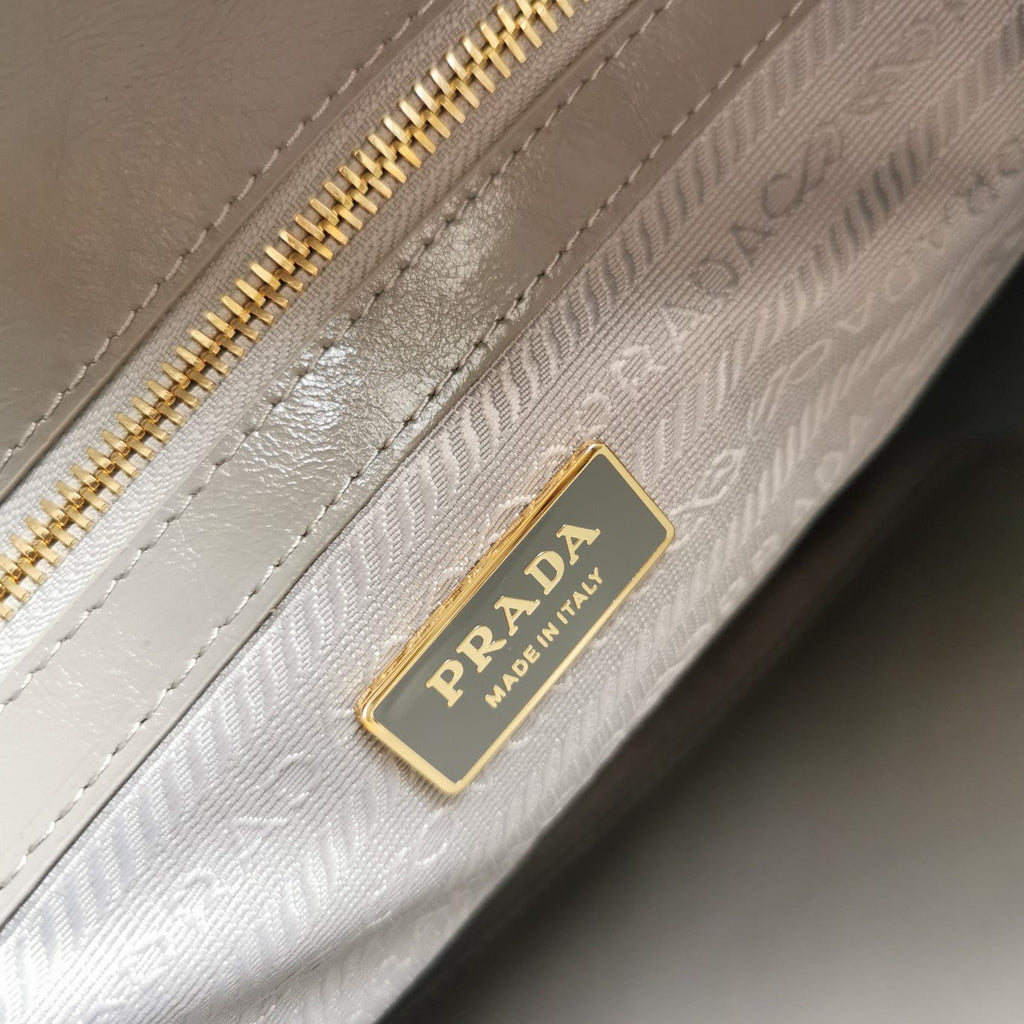 ＰＲＤＡ LEATHER TOTE BAG GRAY
