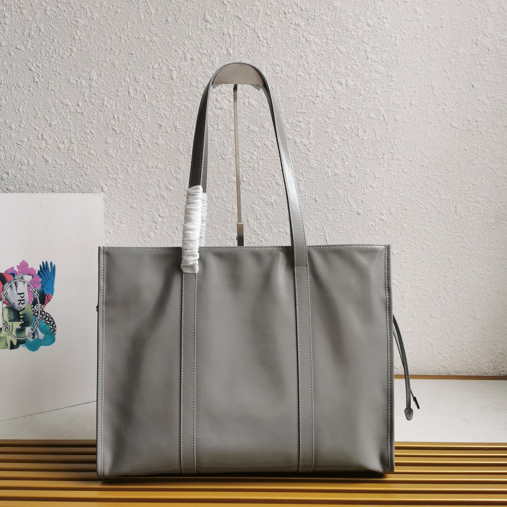 ＰＲＤＡ LEATHER TOTE BAG GRAY