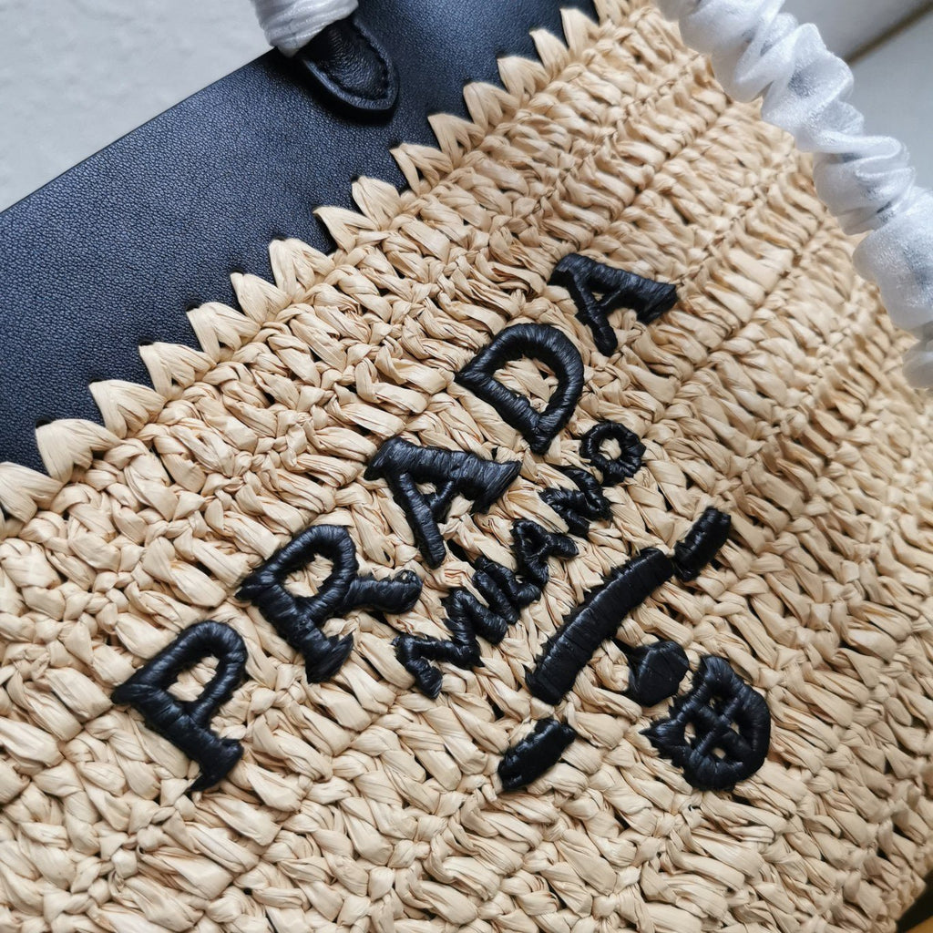 ＰＲＤＡ MEDIUM CROCHET AND LEATHER TOTE BAG