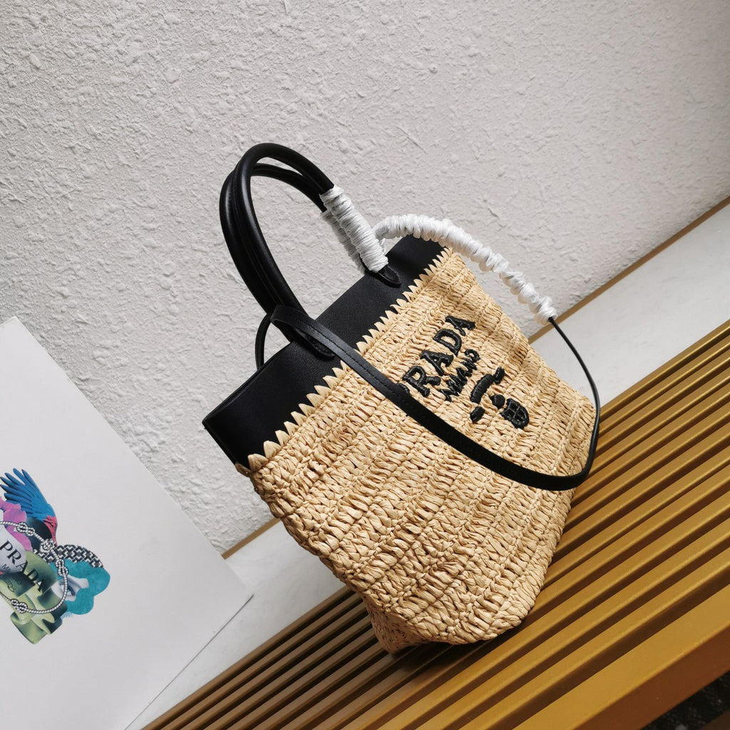 ＰＲＤＡ MEDIUM CROCHET AND LEATHER TOTE BAG
