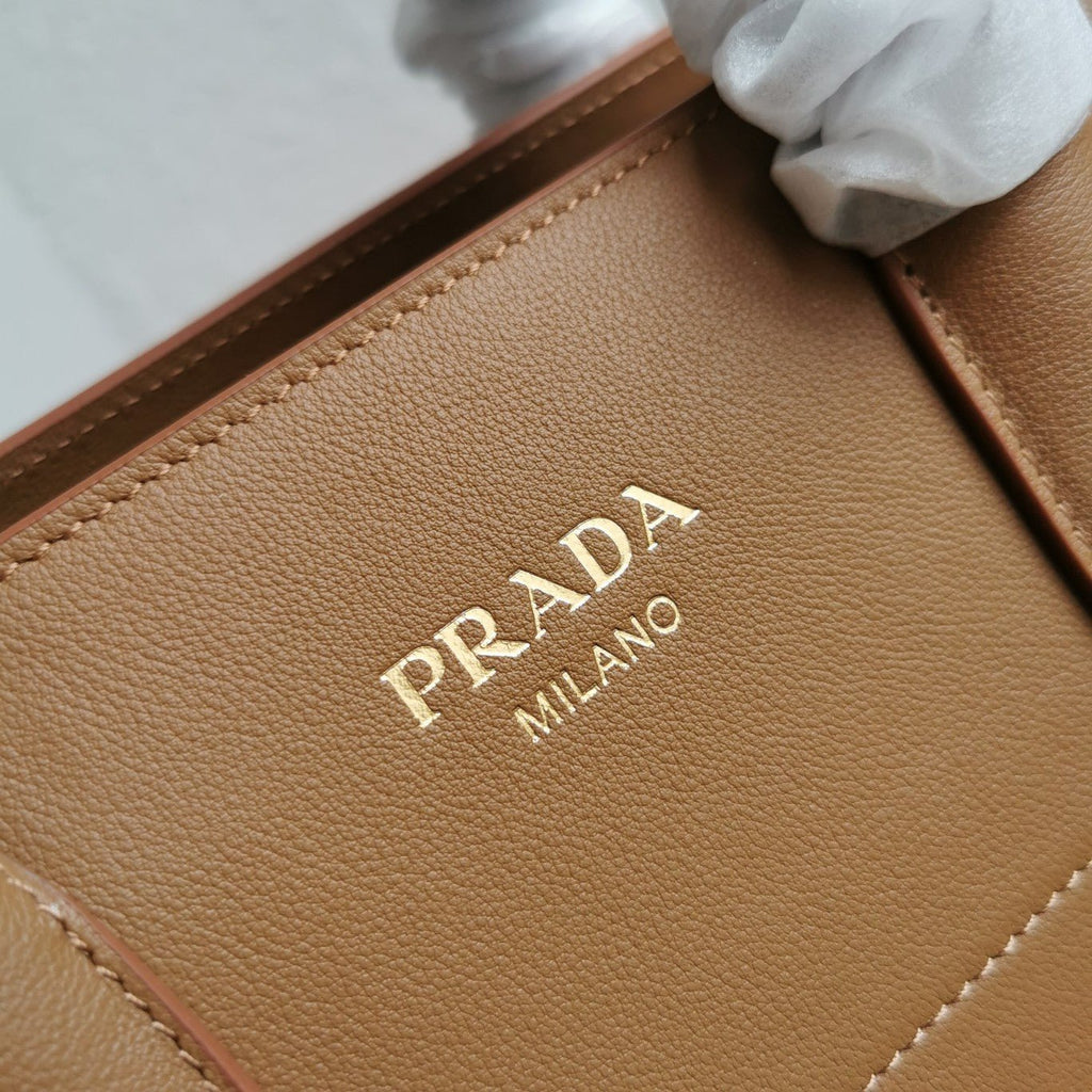 ＰＲＤＡ MEDIUM LEATHER TOTE BAG CARAMEL