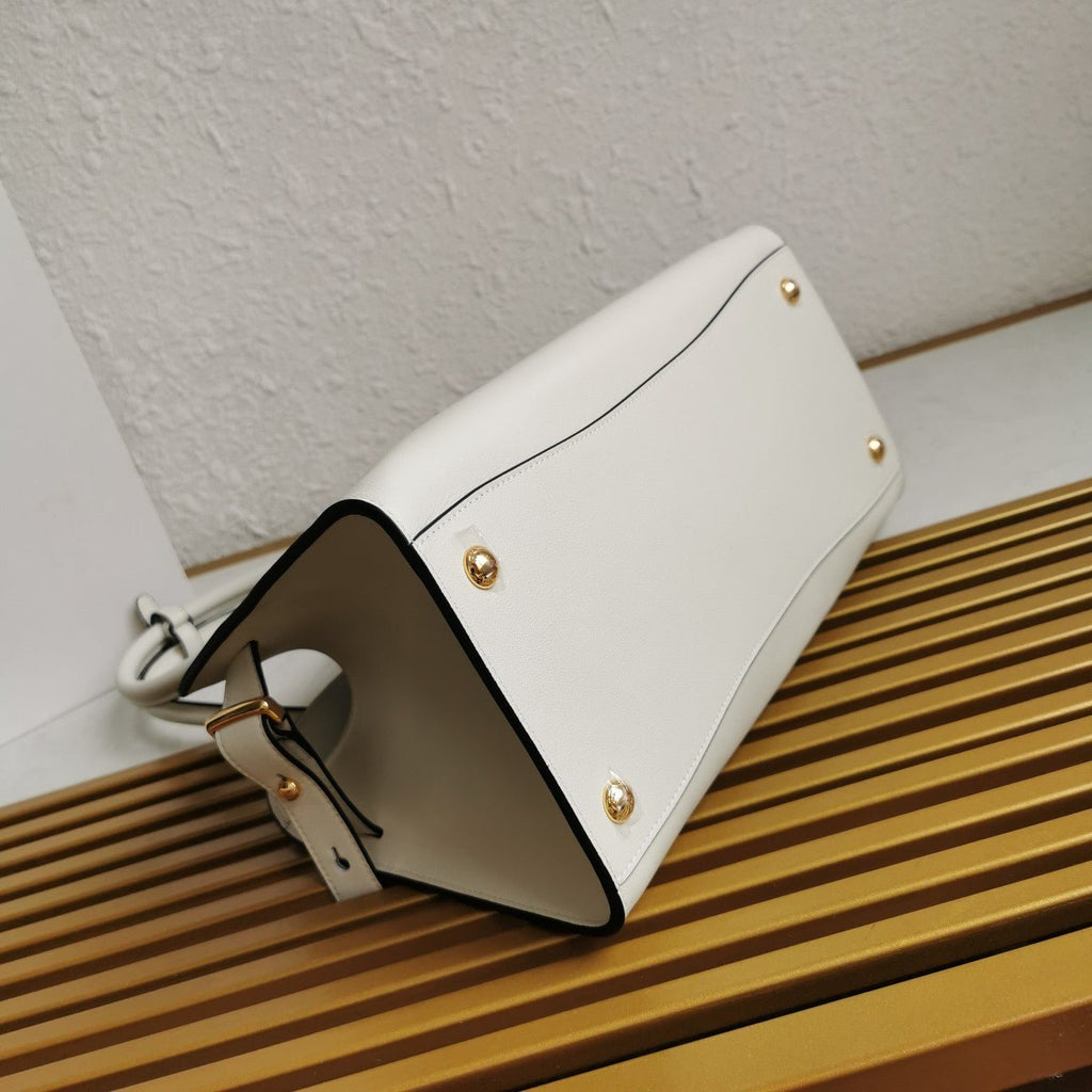 ＰＲＤＡ MEDIUM LEATHER TOTE BAG WHITE