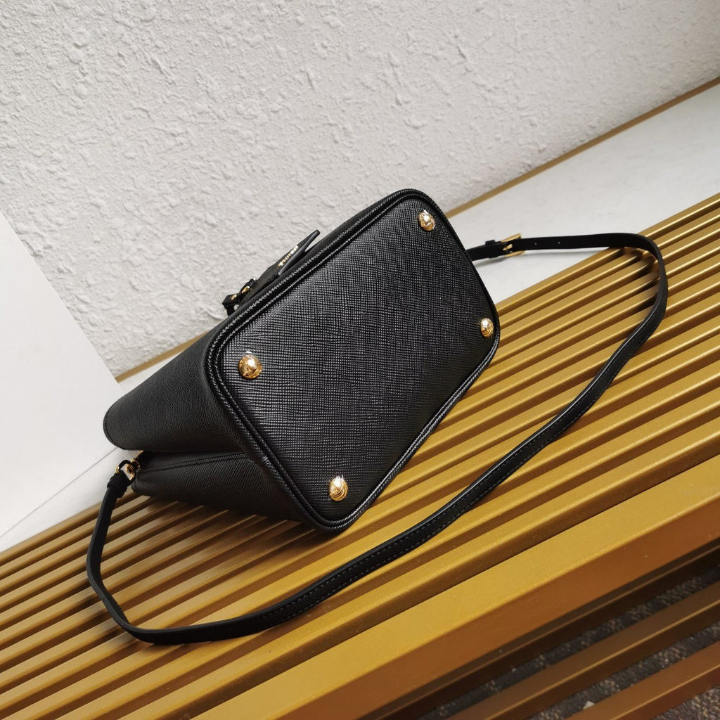 ＰＲＤＡ MEDIUM SAFFIANO LEATHER PRDA PANIER BAG BLACK
