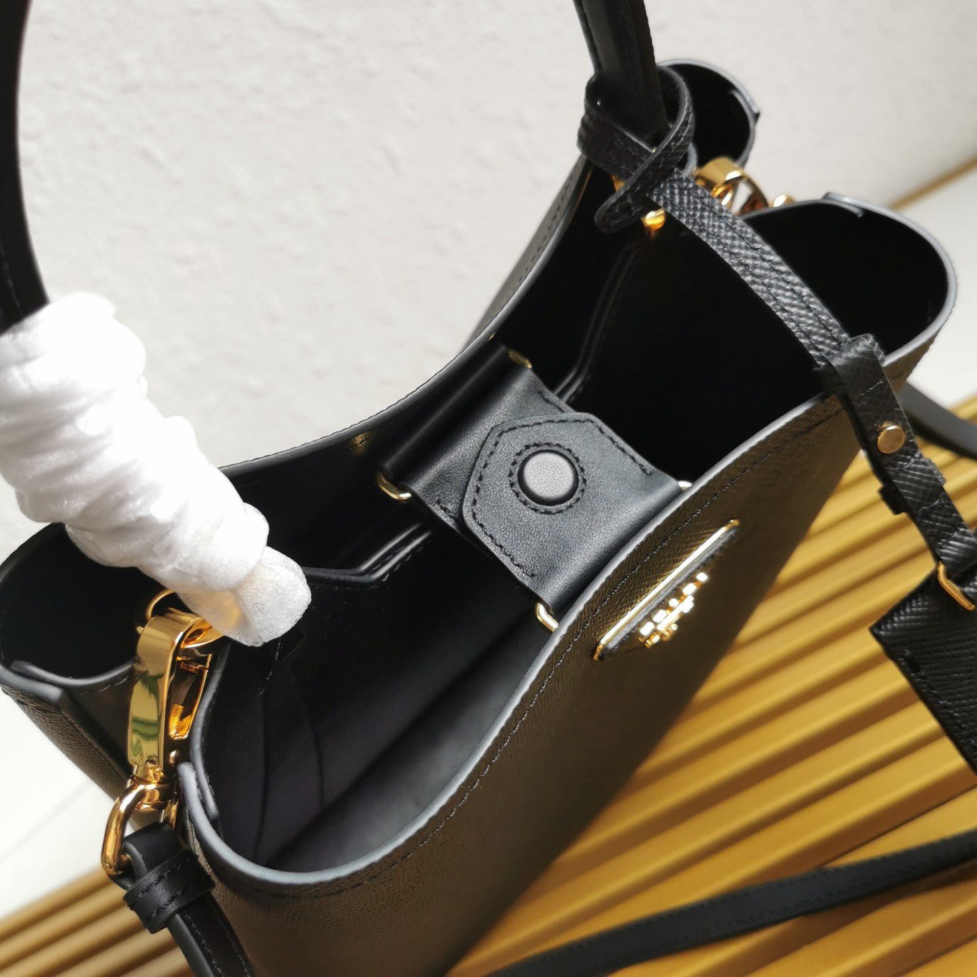 ＰＲＤＡ MEDIUM SAFFIANO LEATHER PRDA PANIER BAG BLACK