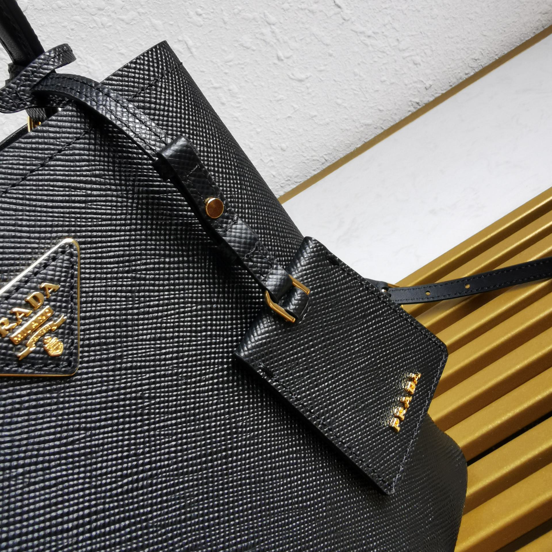 ＰＲＤＡ MEDIUM SAFFIANO LEATHER PRDA PANIER BAG BLACK