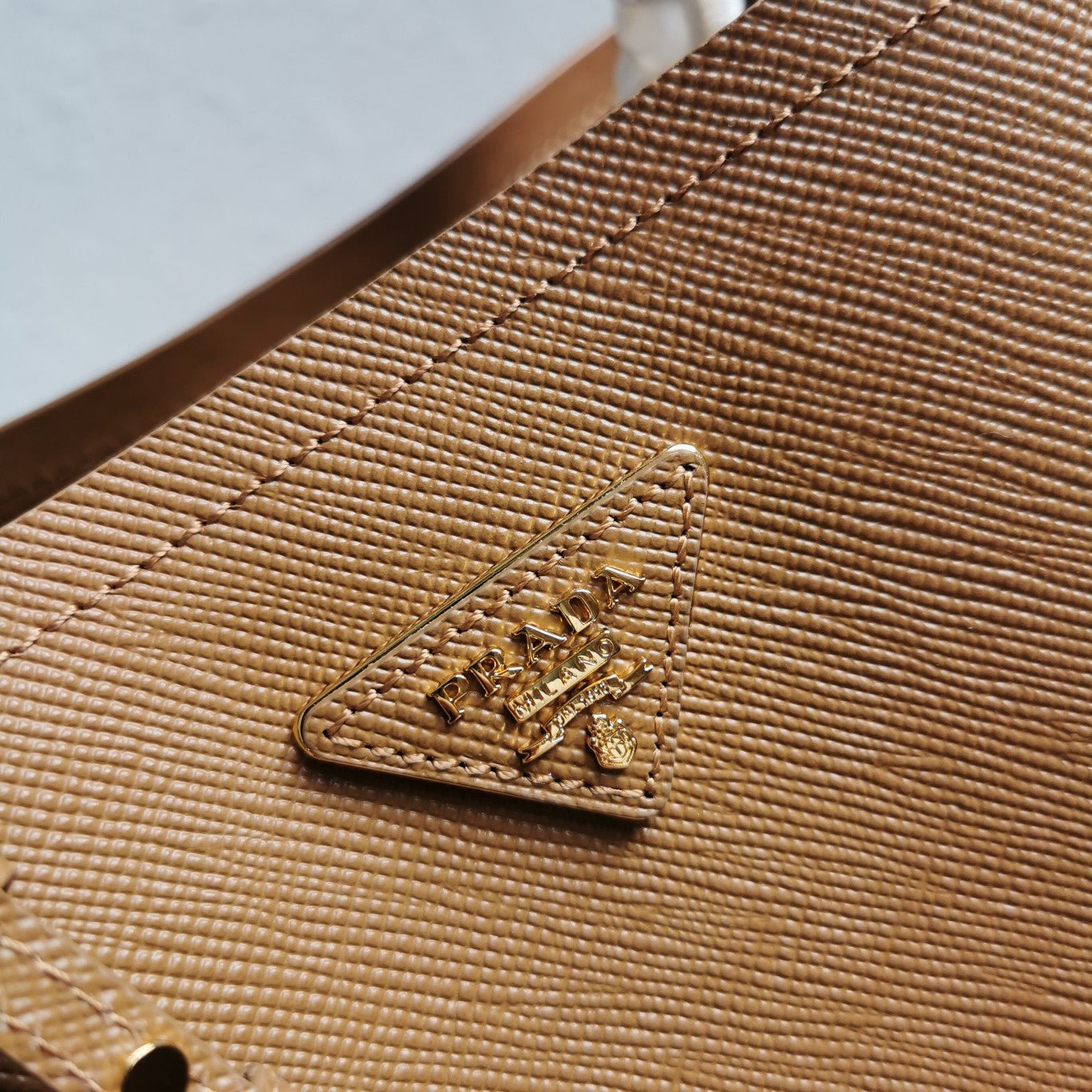 ＰＲＤＡ MEDIUM SAFFIANO LEATHER PRDA PANIER BAG CARAMEL