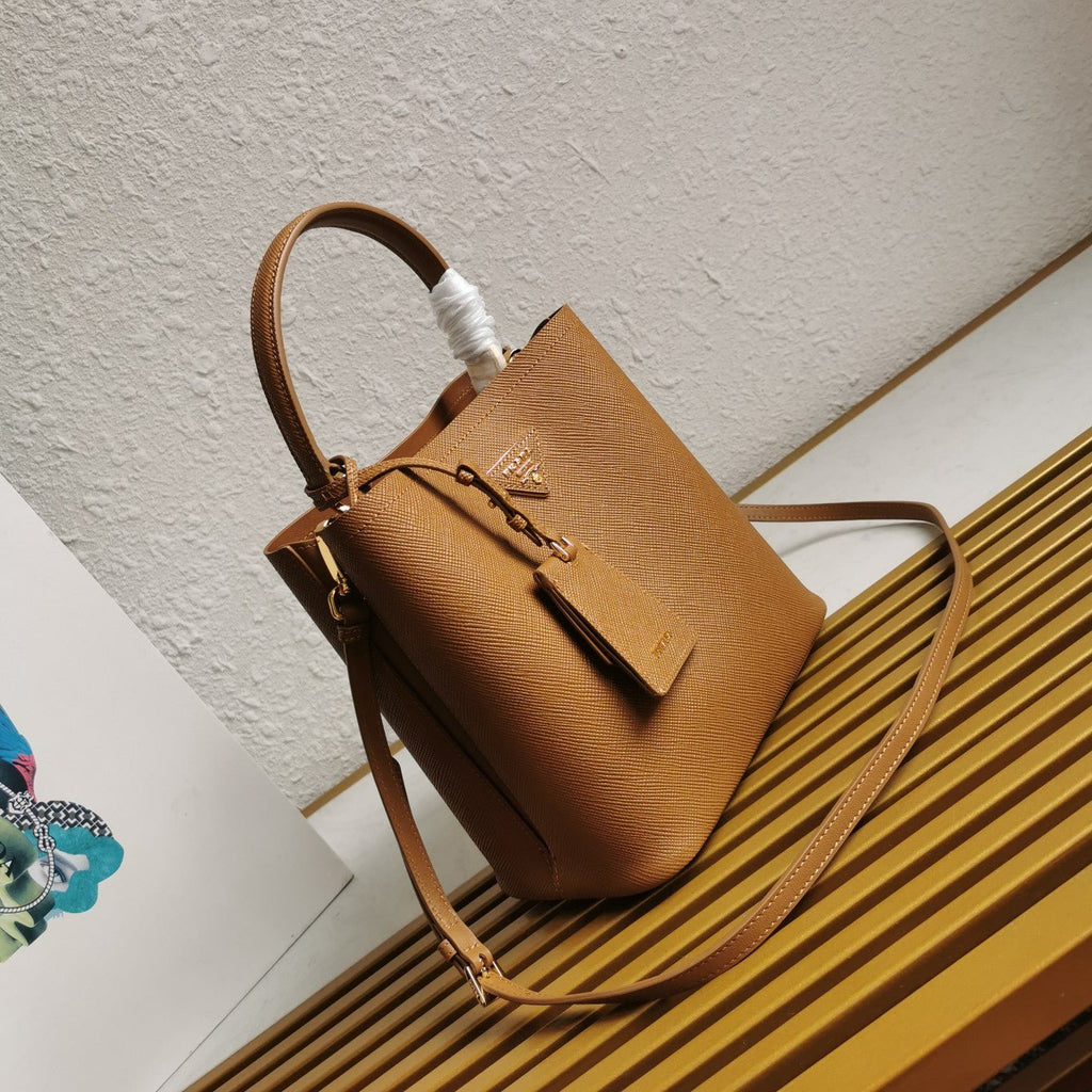 ＰＲＤＡ MEDIUM SAFFIANO LEATHER PRDA PANIER BAG CARAMEL