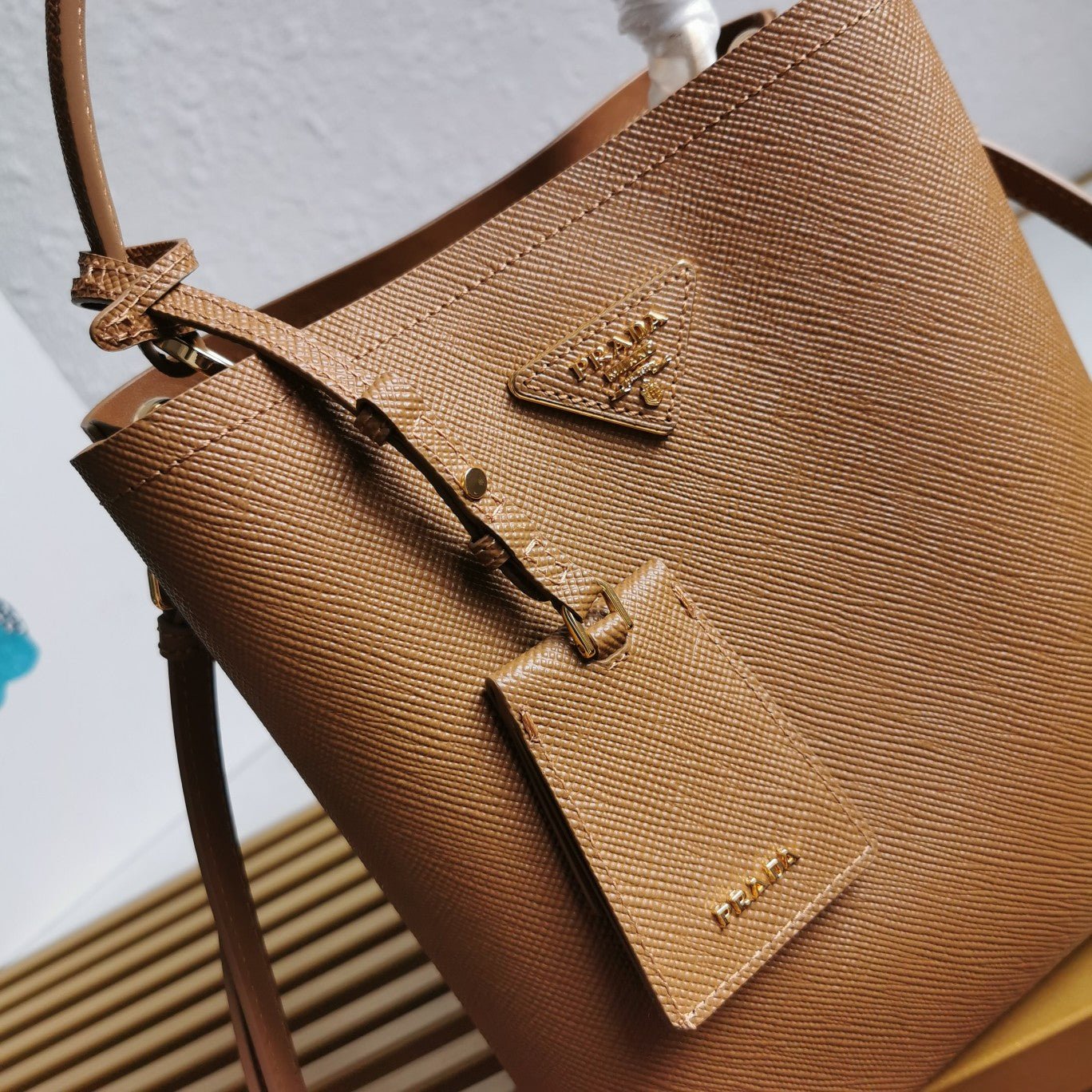 ＰＲＤＡ MEDIUM SAFFIANO LEATHER PRDA PANIER BAG CARAMEL