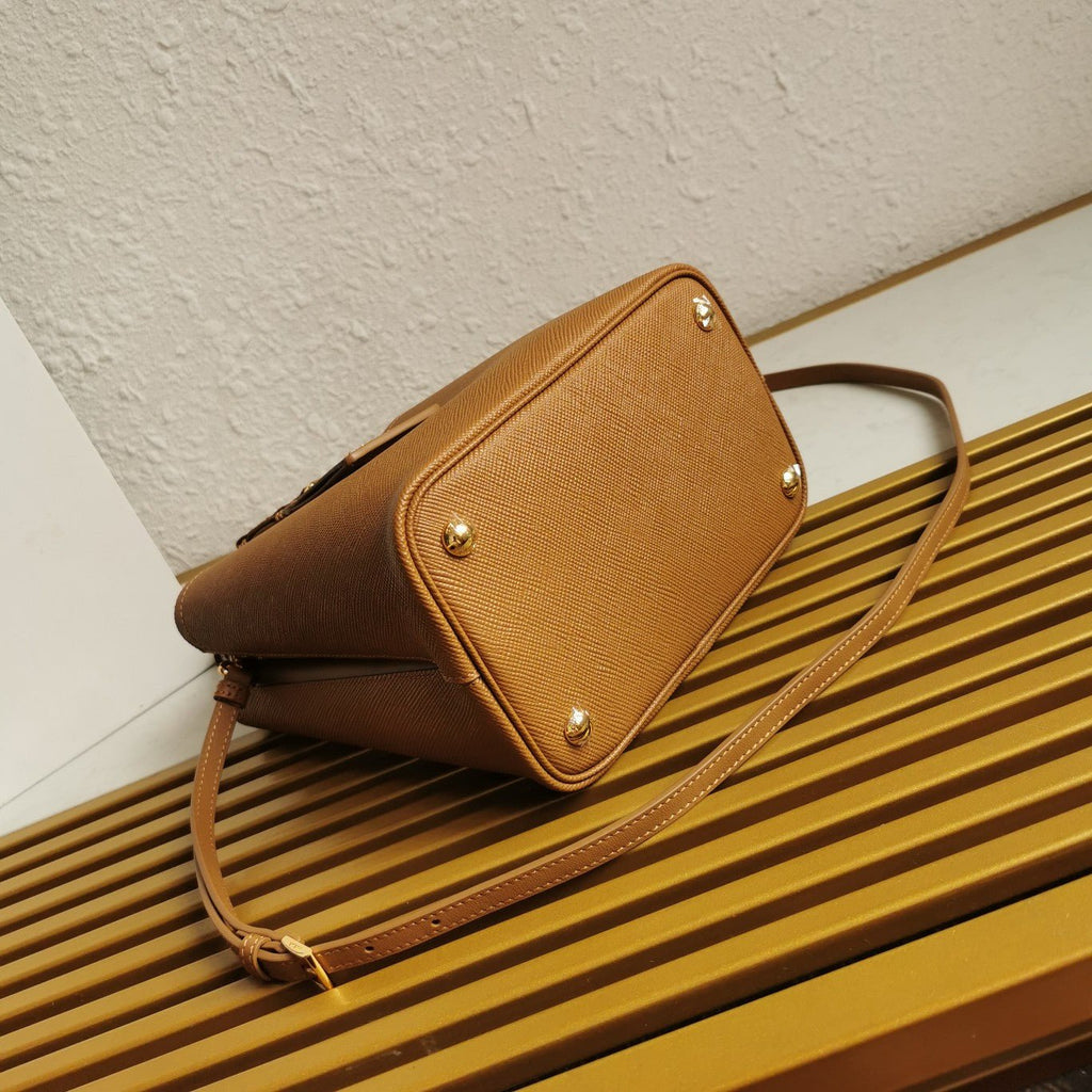 ＰＲＤＡ MEDIUM SAFFIANO LEATHER PRDA PANIER BAG CARAMEL
