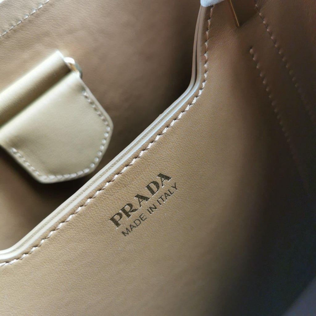 ＰＲＤＡ MEDIUM SAFFIANO LEATHER PRDA PANIER BAG CARAMEL