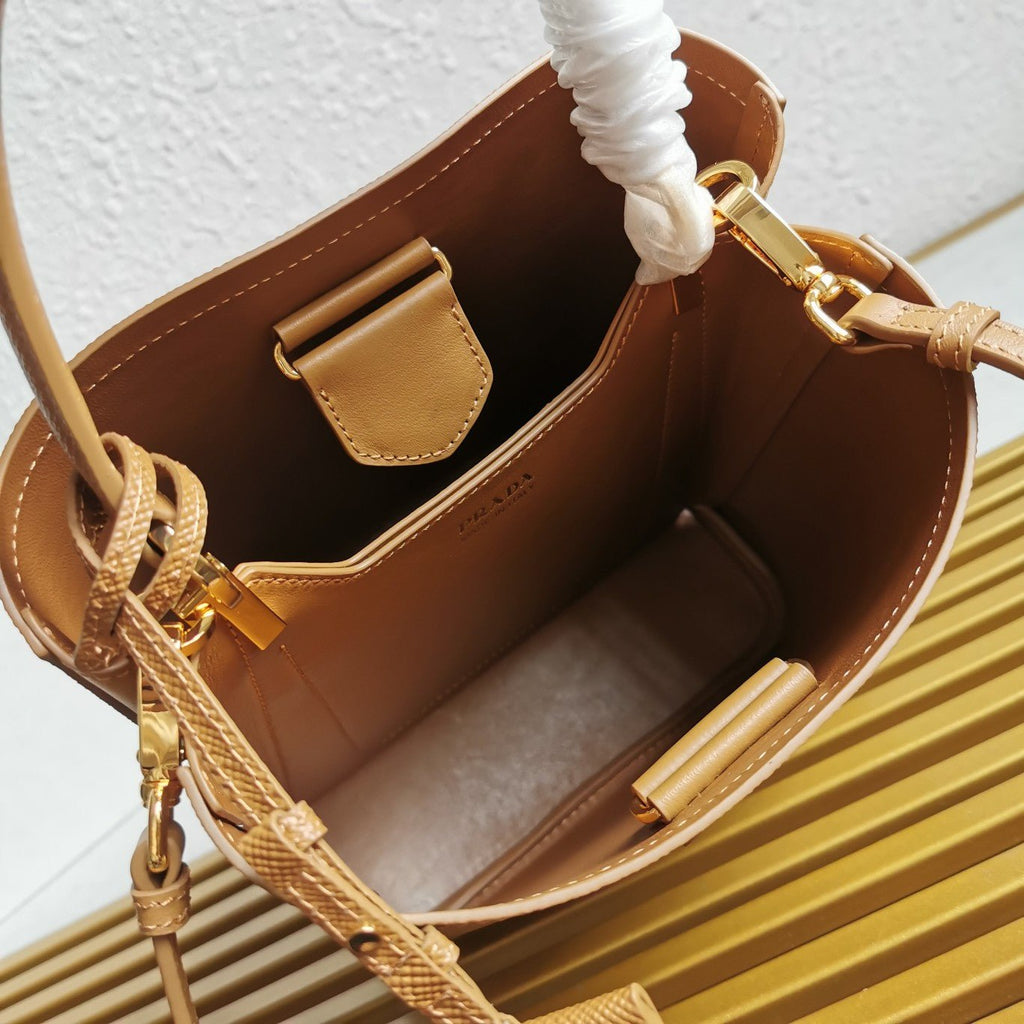 ＰＲＤＡ MEDIUM SAFFIANO LEATHER PRDA PANIER BAG CARAMEL
