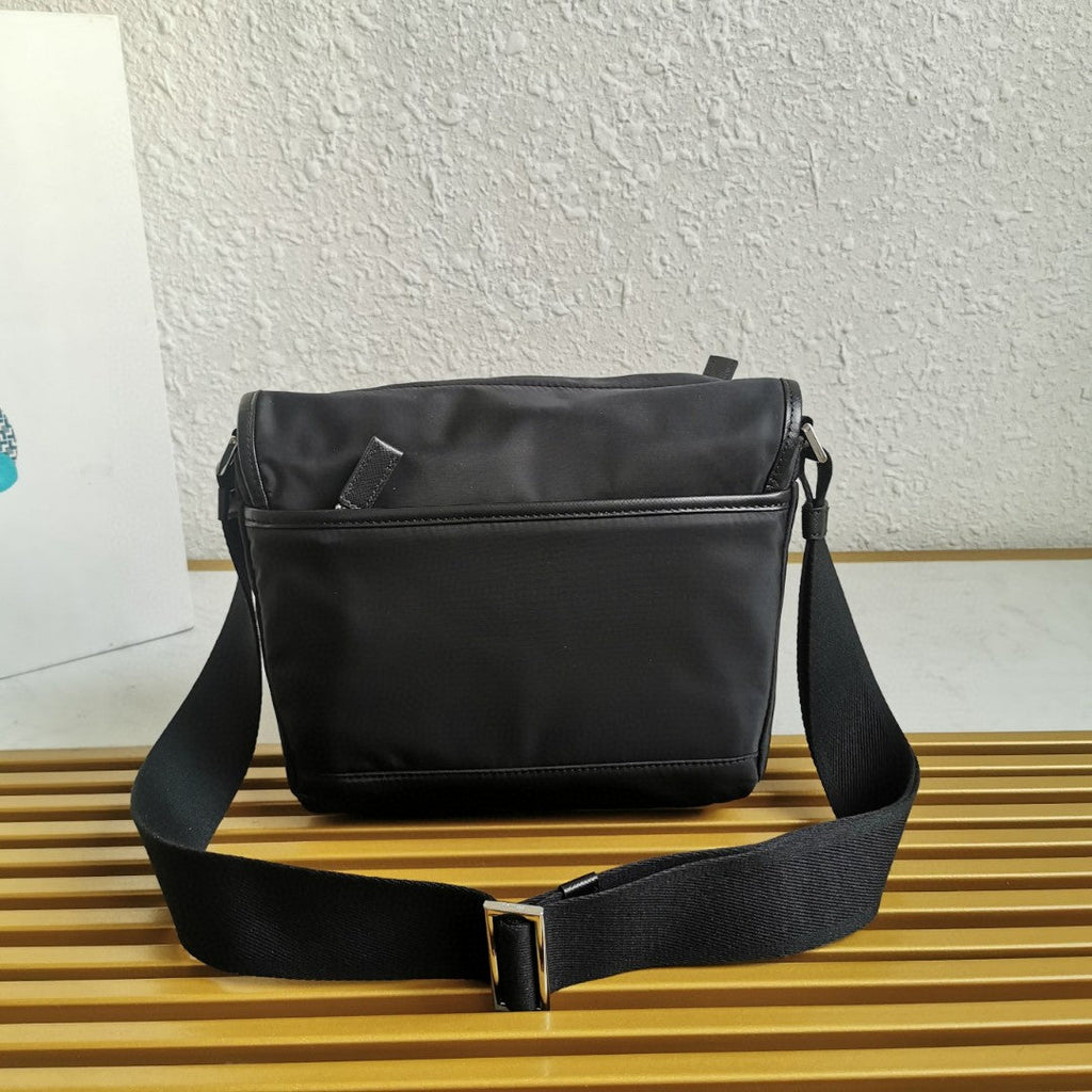 ＰＲＤＡ RE-NYLON AND LEATHER SHOULDER BAG BLACK MEDIUM