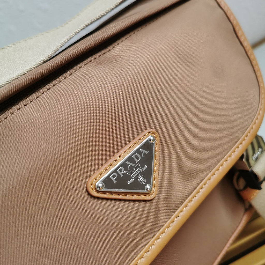 ＰＲＤＡ RE-NYLON AND LEATHER SHOULDER BAG CORK BEIGE MEDIUM