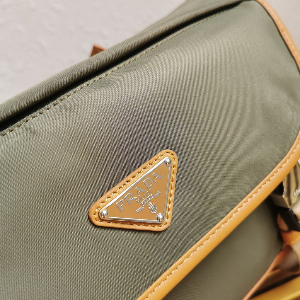 ＰＲＤＡ RE-NYLON AND LEATHER SHOULDER BAG MEDIUM